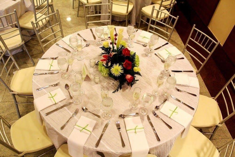 Torres De Alba Hotel & Suites Panama City Exterior photo
